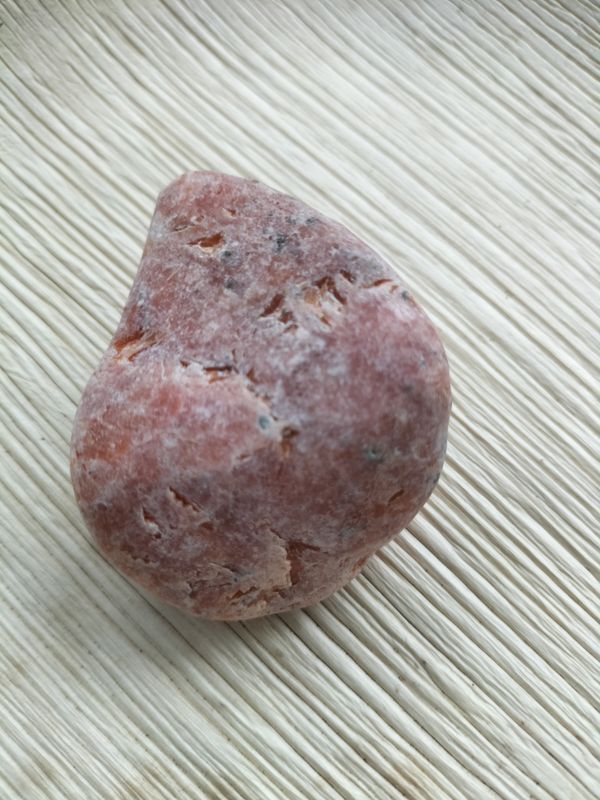 Oranje Calciet Trommelsteen