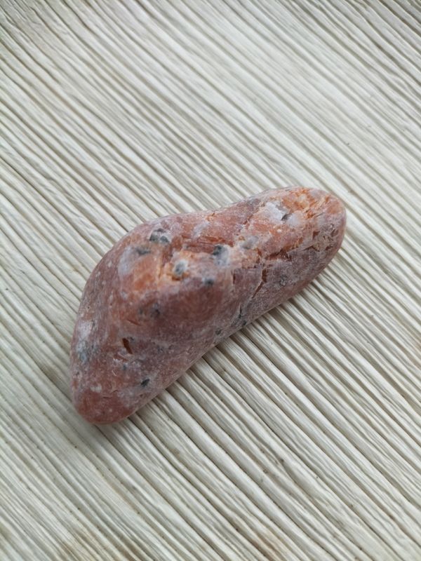 Oranje Calciet Trommelsteen