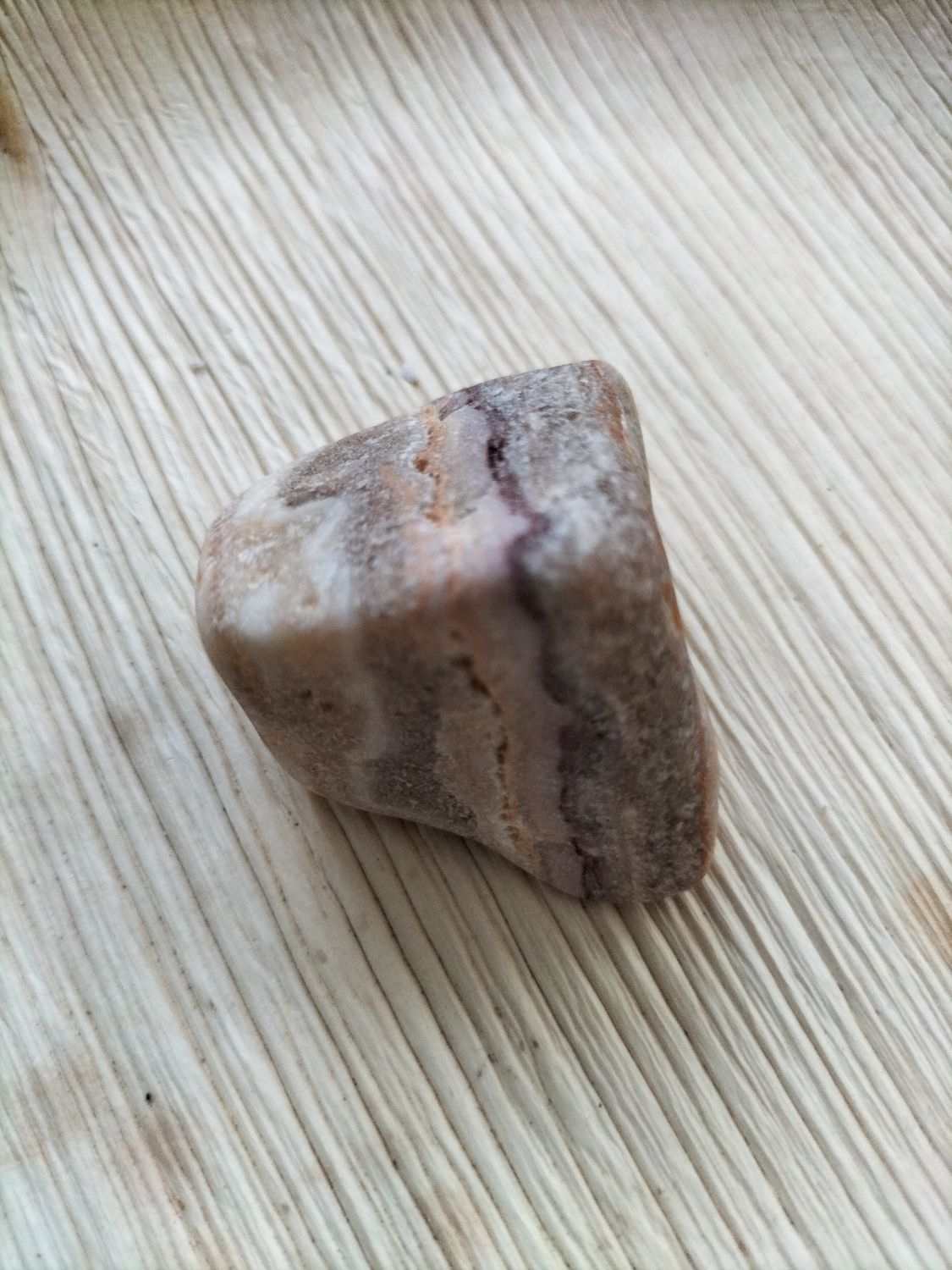 Gebande Calciet Trommelsteen