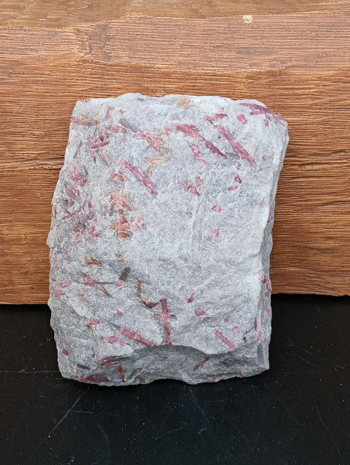 Roze Toermalijn(Rubeliet) in Lepidoliet