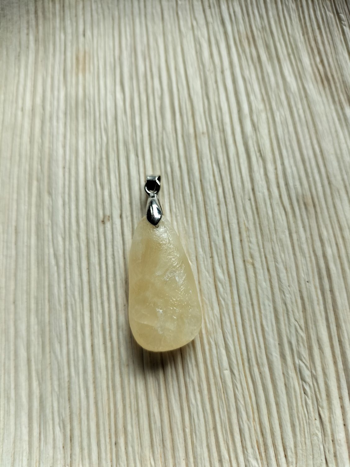 Hangertje Honing Calciet