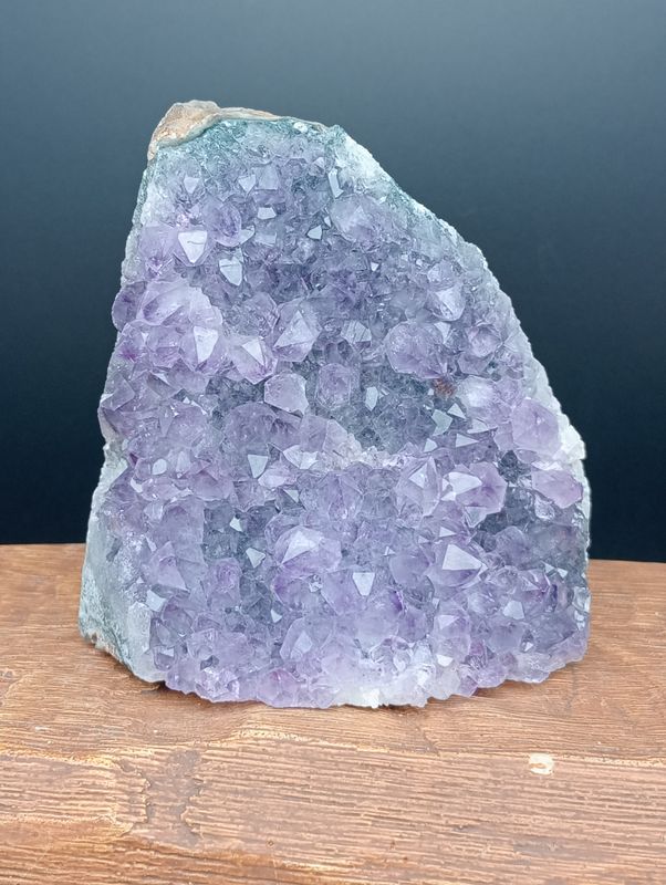 Amethist Cluster Base