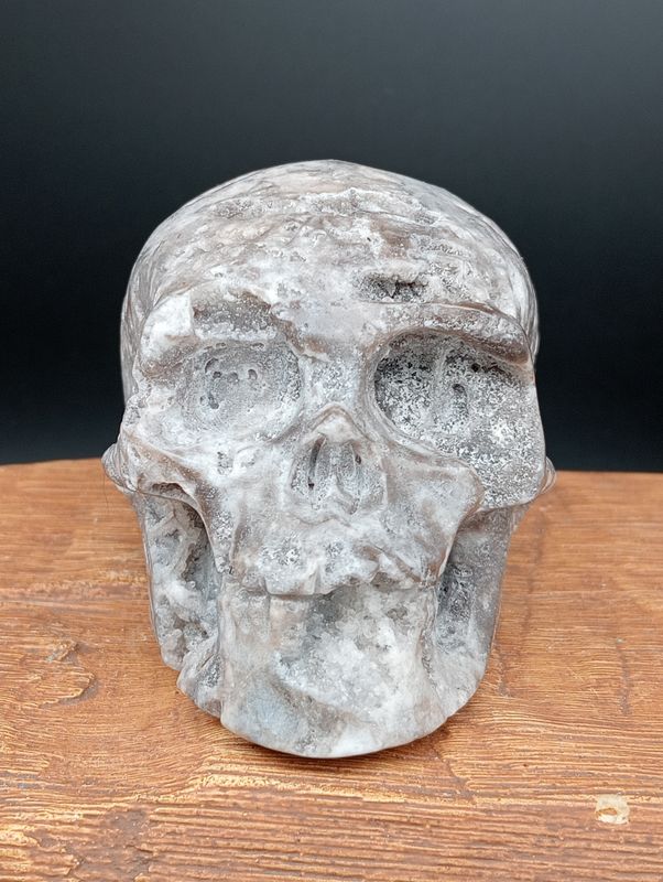 Chalcedoon Skull