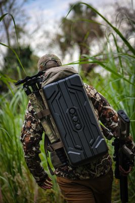 Tripod deck for bags