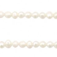 Zoetwaterparels rond 3mm, per 5 stuks
