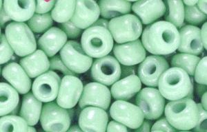 Glaskralen Rocailles 6/0 (4mm) Spring bud green, 10 gram