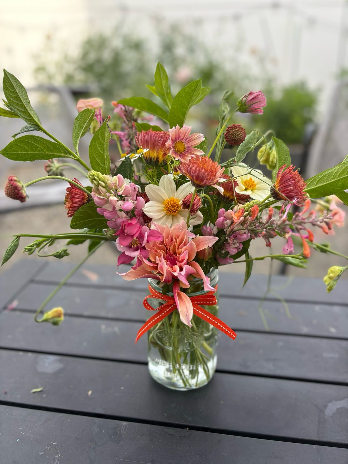 Small bouquet in 32oz Mason Jar
