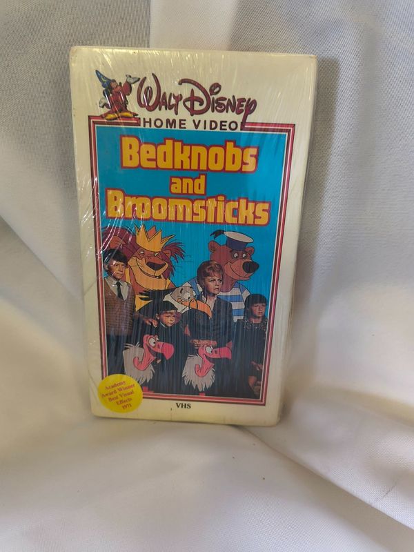 Bedknobs &amp; Broomsticks (VHS, 1971) New Sealed