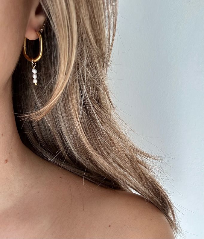 trix u-shape pearl earrings