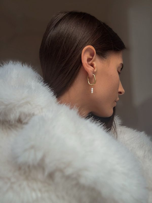 trix u-shape pearl earrings