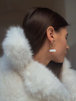 parallel single pearl earrings
