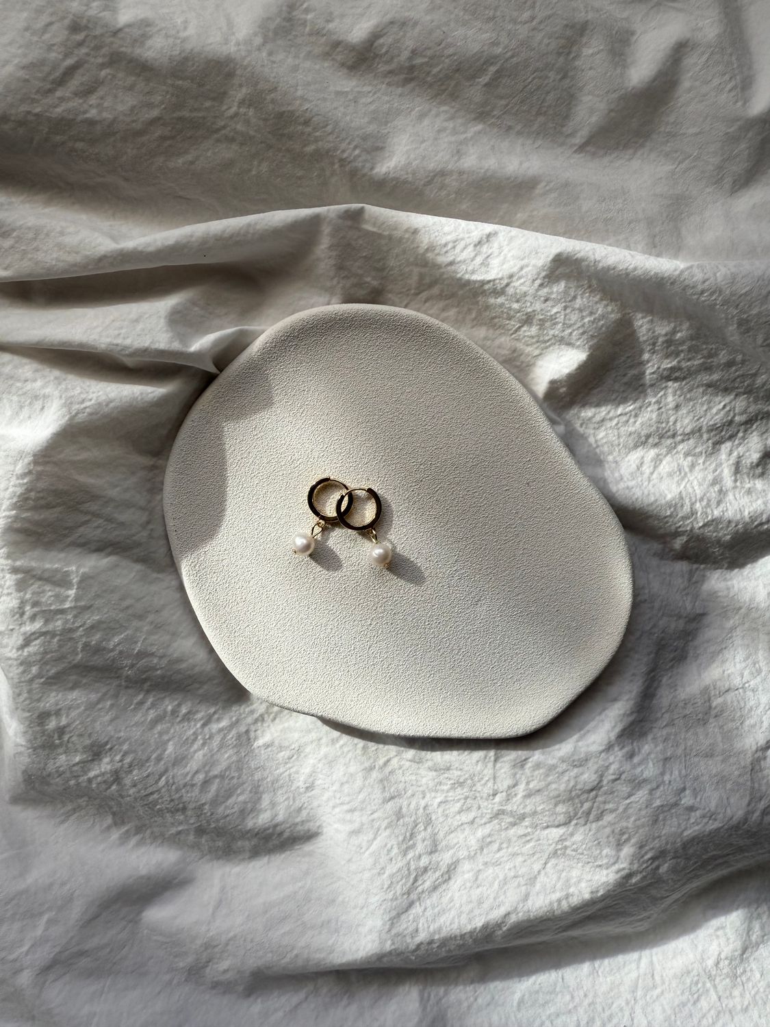 atelier | ronde mini pearl earrings 