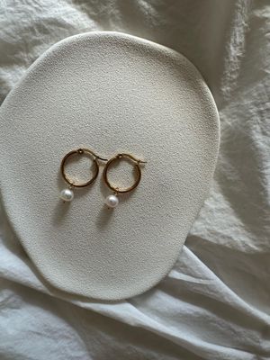 atelier | round pearl earrings