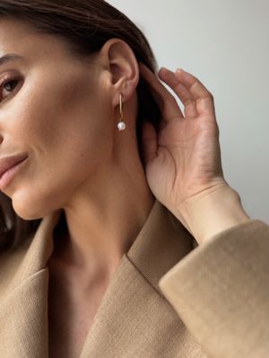 skinny u-shape pearl earrings