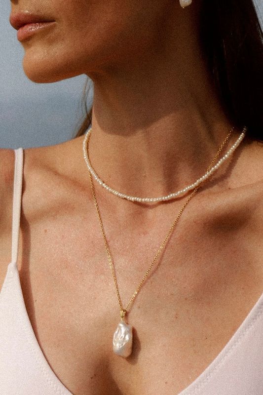 beach pearl necklace