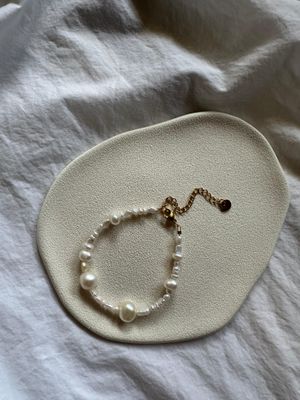 mattia pearl bracelet