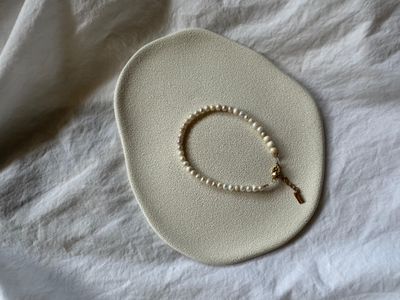 round mini pearl bracelet