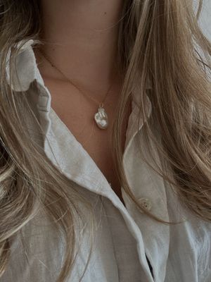 single baroque pearl necklace