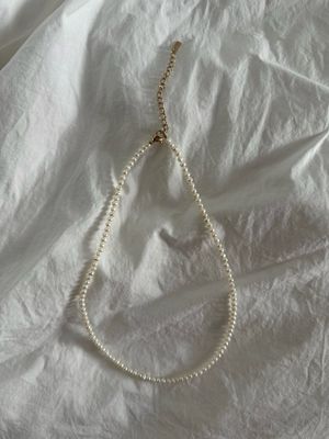 round mini pearl necklace