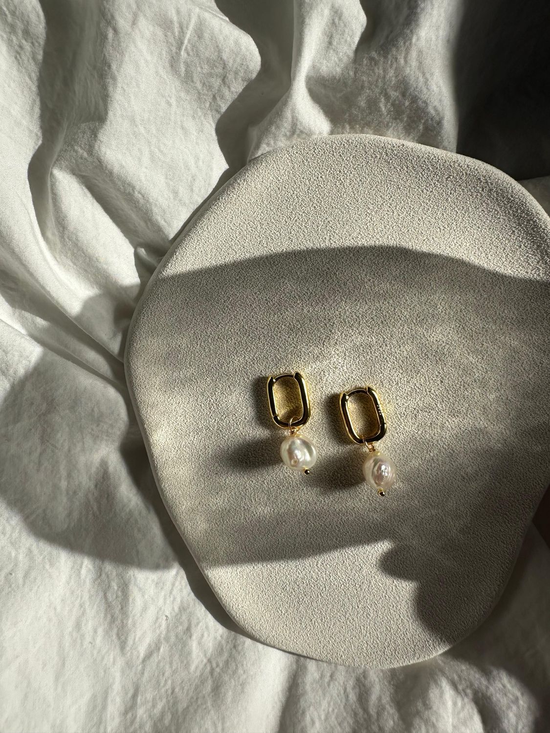 emily pearl earrings