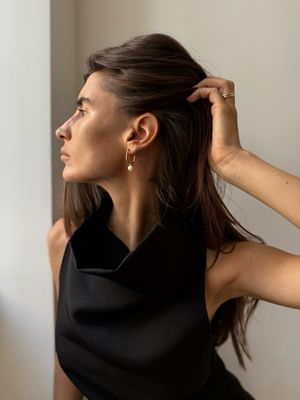skinny u-shape pearl earrings