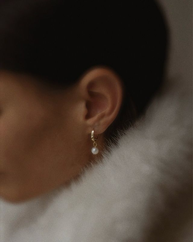 ronde mini pearl earrings