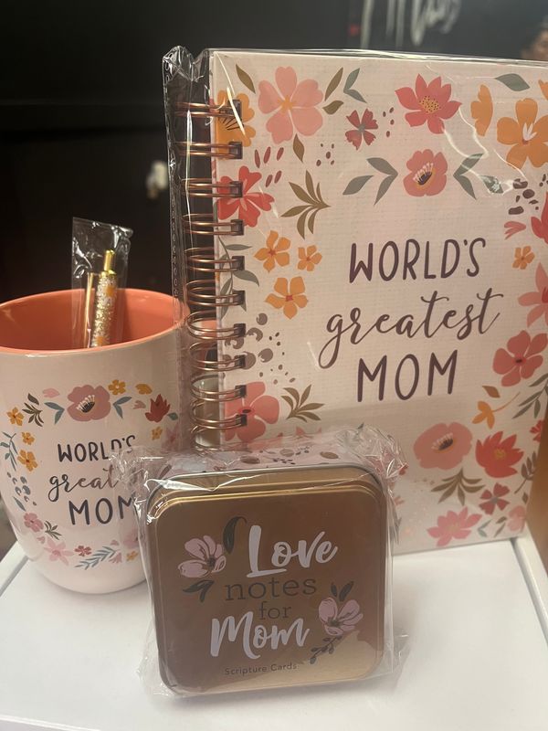 World’s Greatest Mom Peach