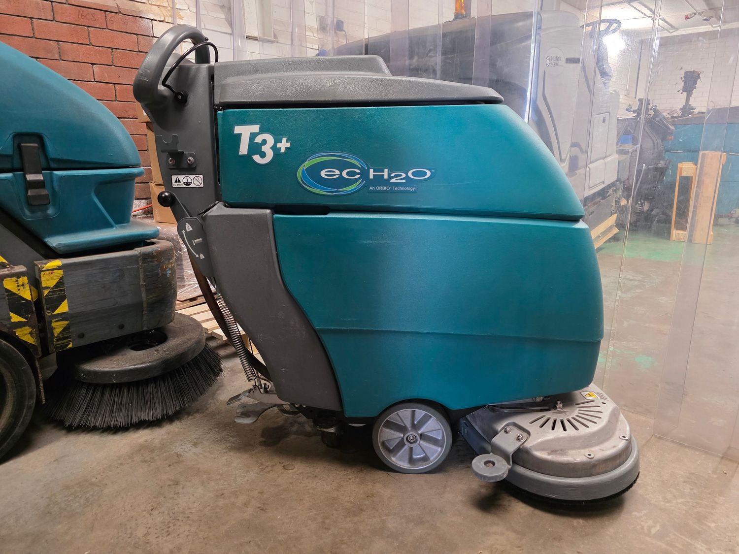Tennant T3+ 24" Scrubber Dryer