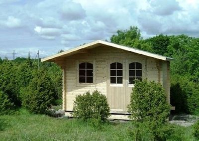 Garden houses with 40-49 mm wall thickness for relaxation and versatile storage. 