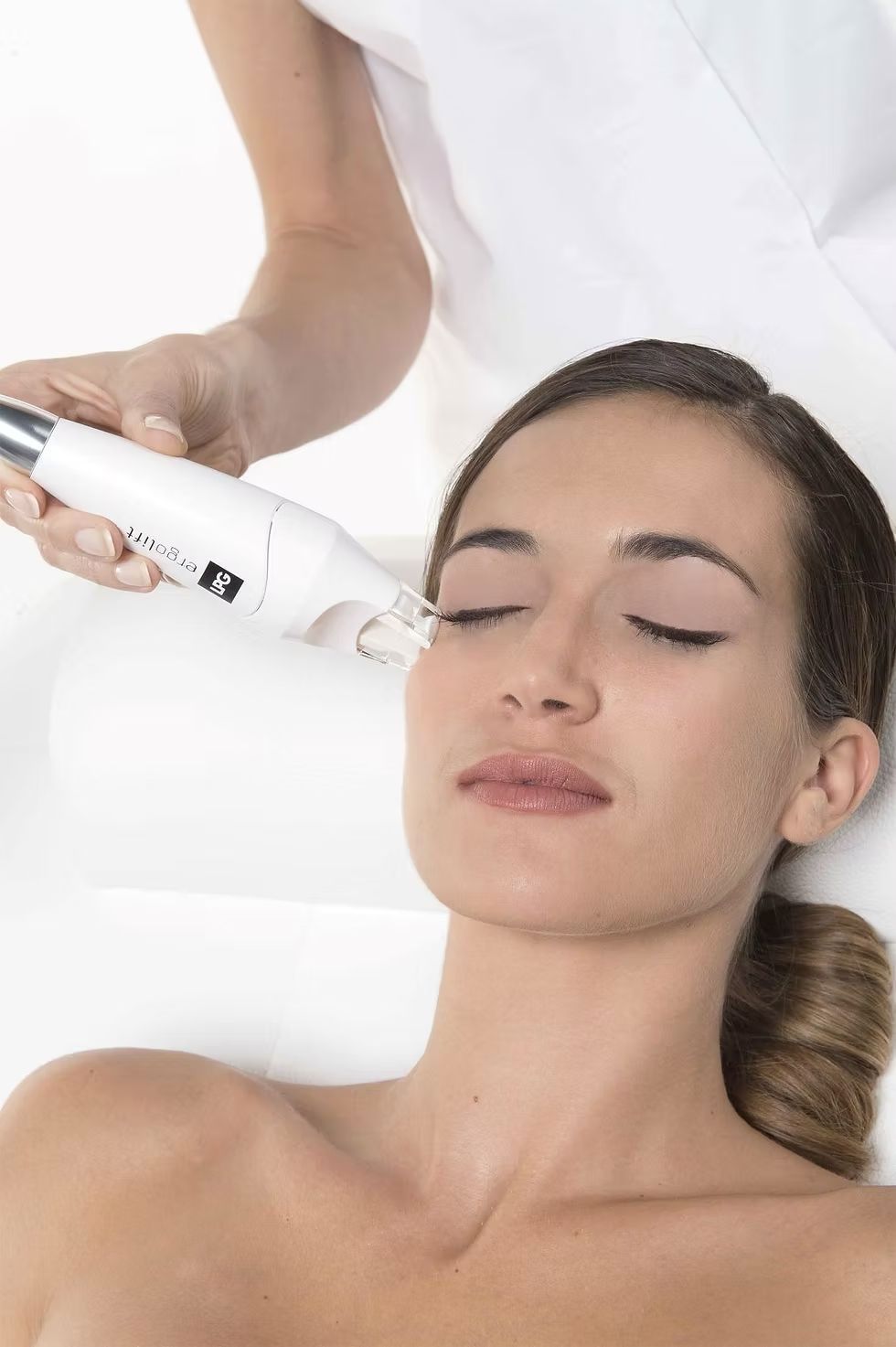 Soin des yeux au collagène avec Endermolift LPG Soin des yeux au collagène avec Endermolift LPG