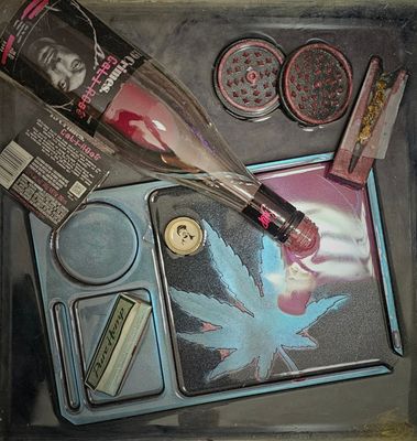 Broken collection, Chilling with Snoop