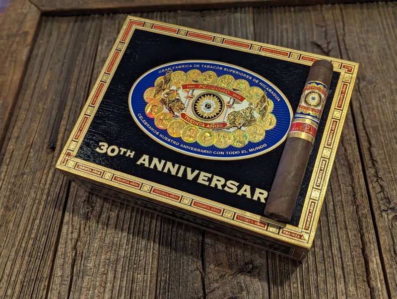 Perdomo 30th Anniversary Box-Pressed Maduro