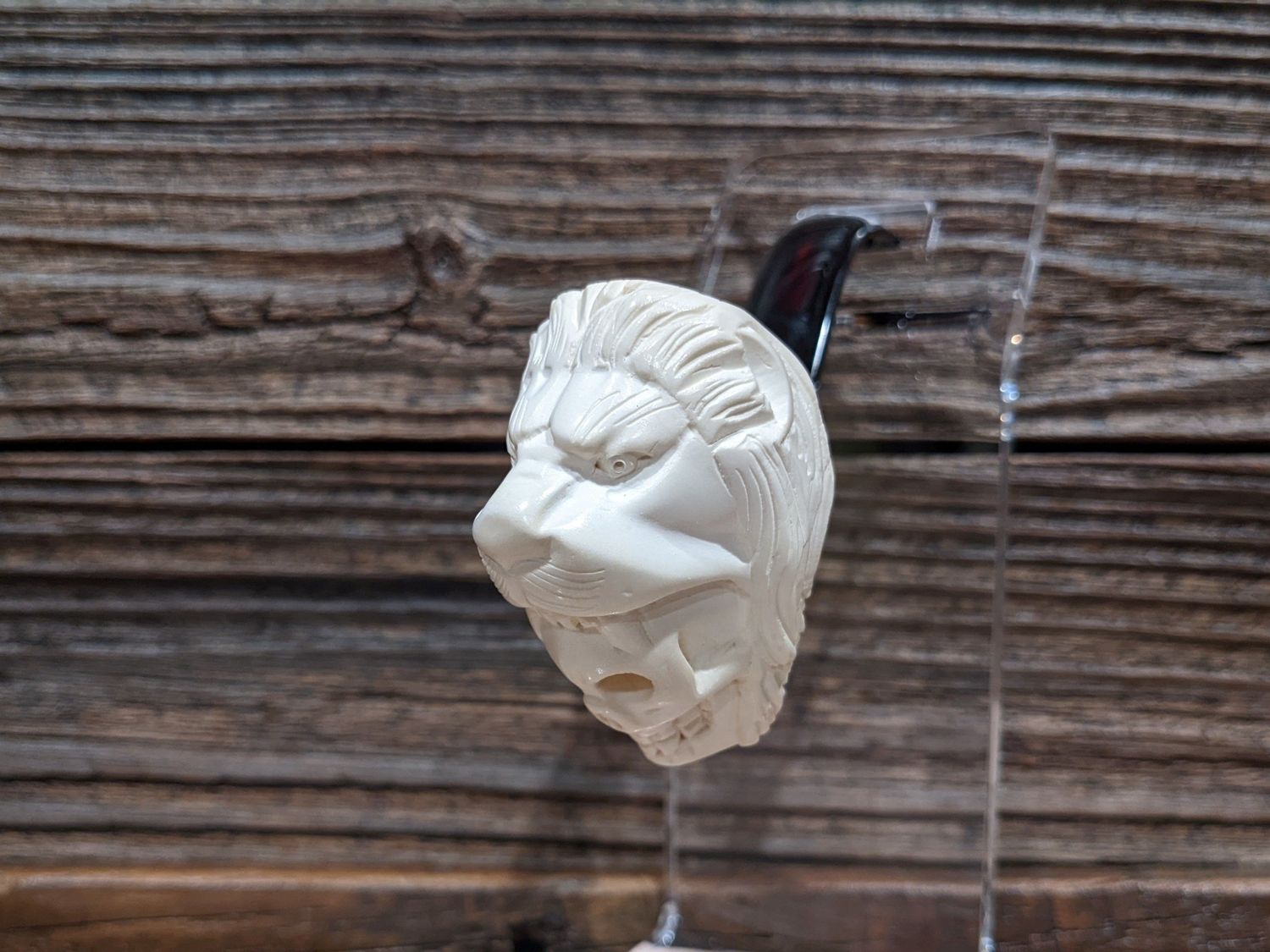 Lion with Skull Meerschaum Pipe