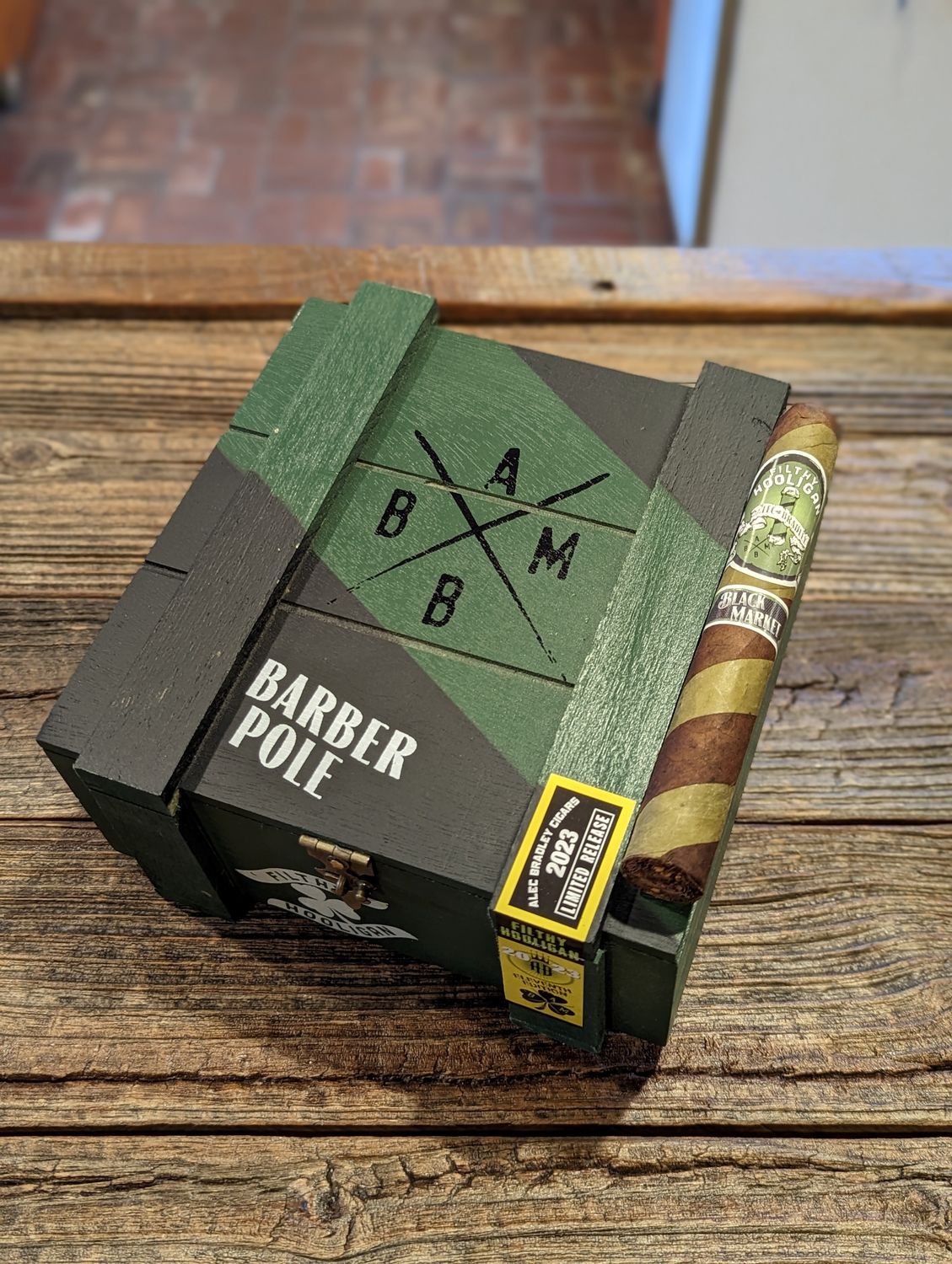 Alec Bradley Black Market Filthy Hooligan, Size: Toro 6x50, Single/Box: (Single)