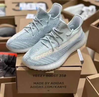 Yeezy Sneakers Pallets