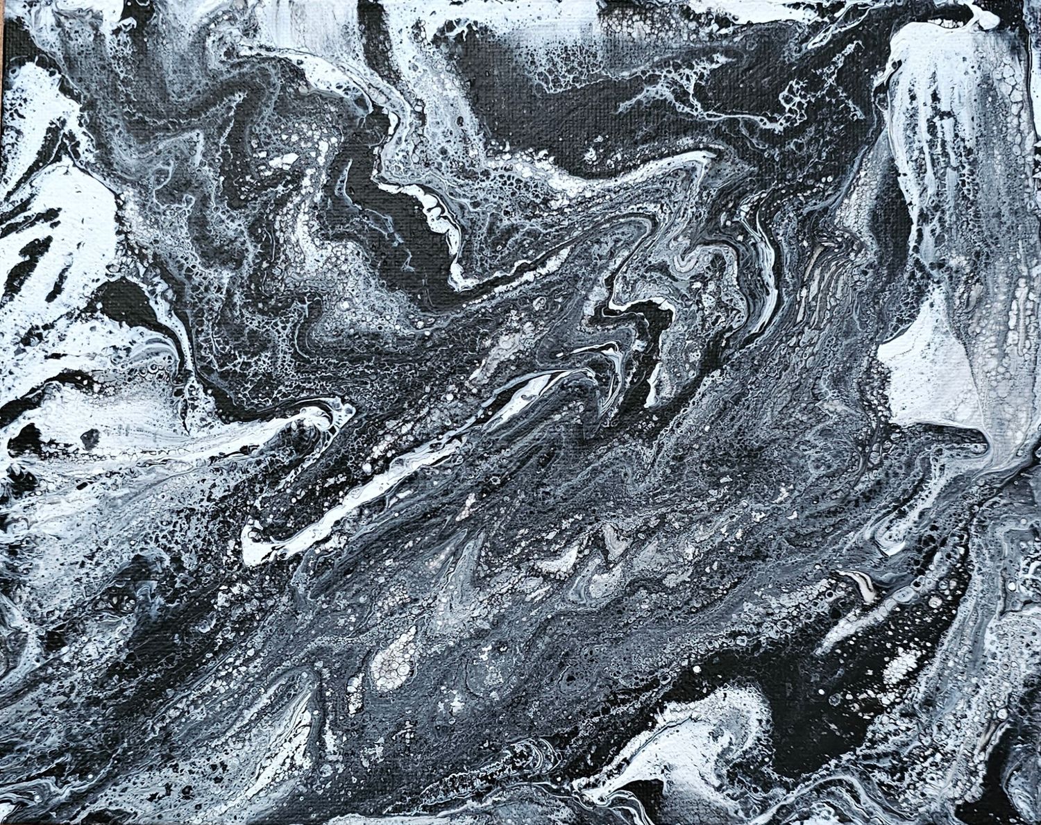 Fluss der Nacht III in schwarz weiß 