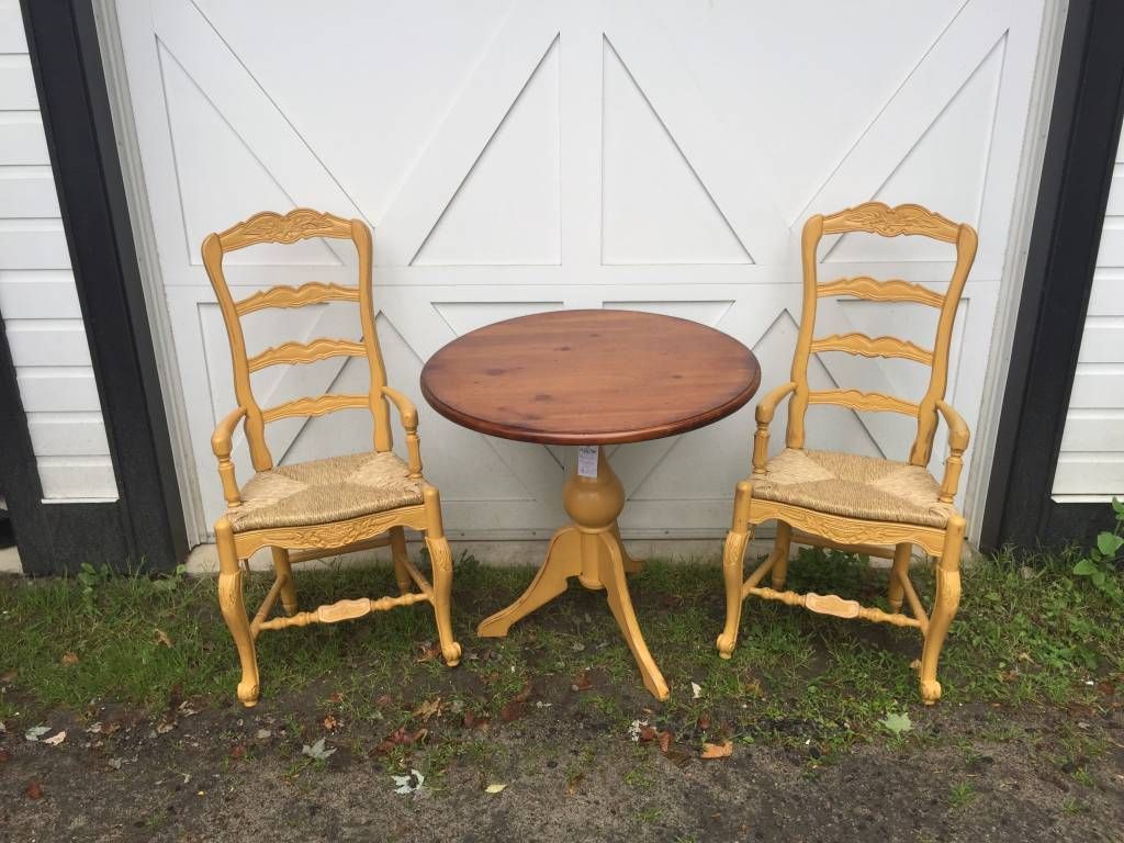 Round Dining Table with 2 Chairs (EW)