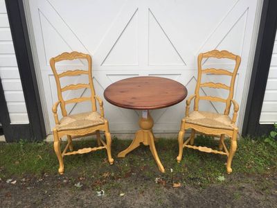 Round Dining Table with 2 Chairs (EW)
