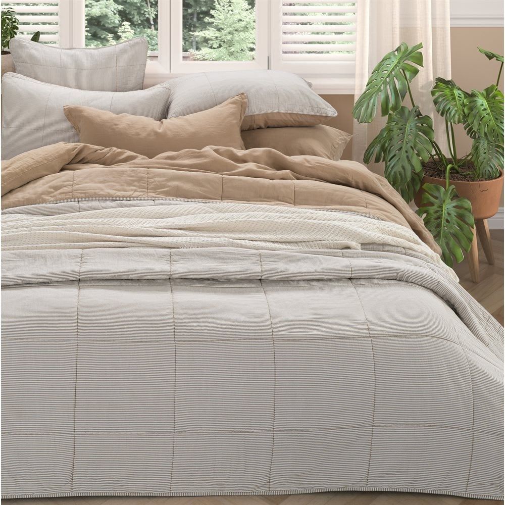 Tagliatelle Taupe Quilt Set - 