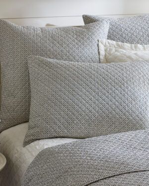 Dotted Vine Quilt Set - 