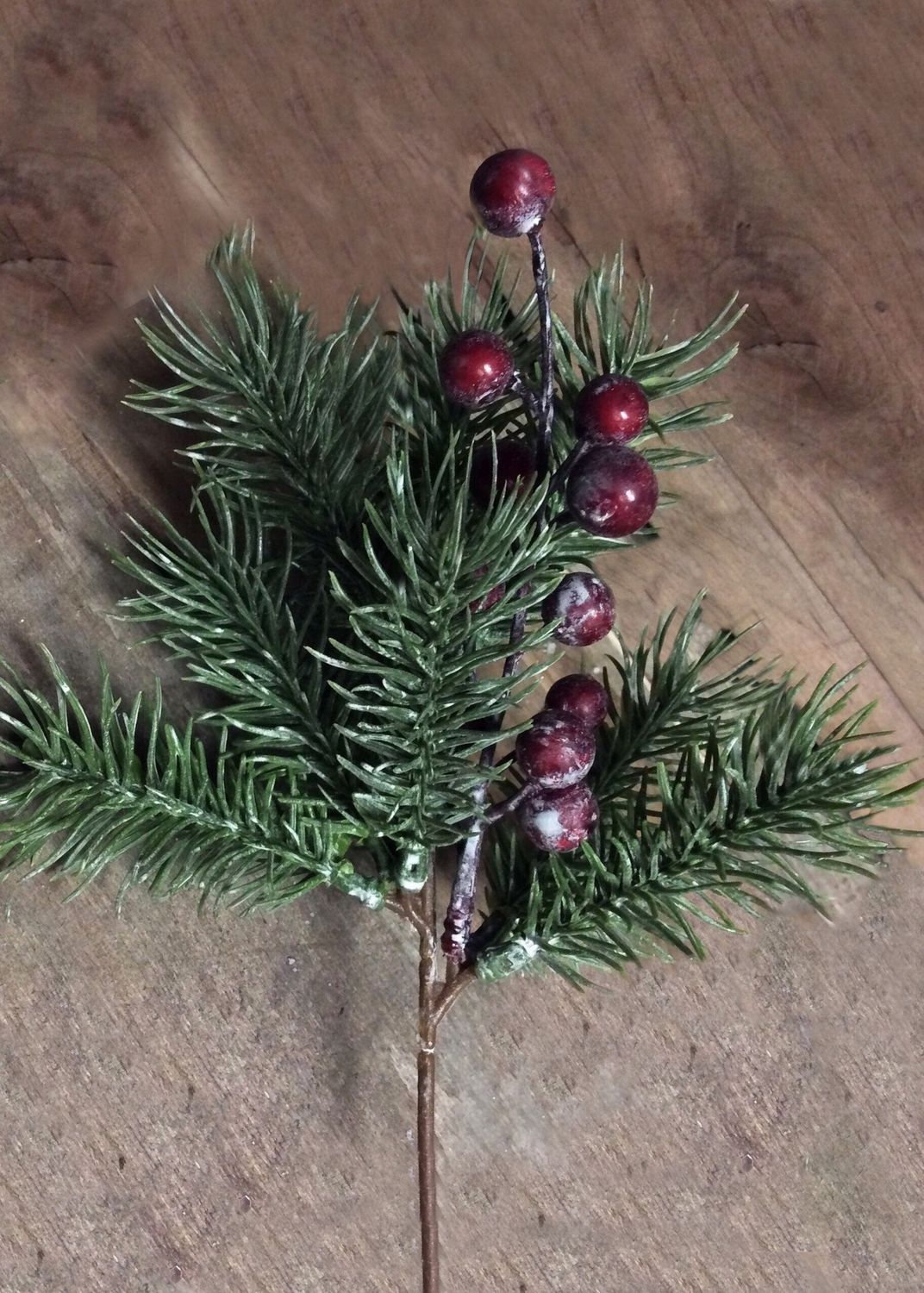 Pine &amp; Berries Pick (Tri)