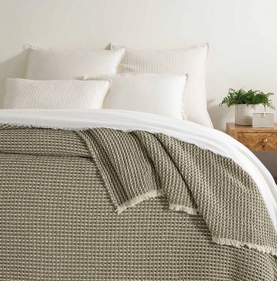 Dorothy Sage Blanket - Queen