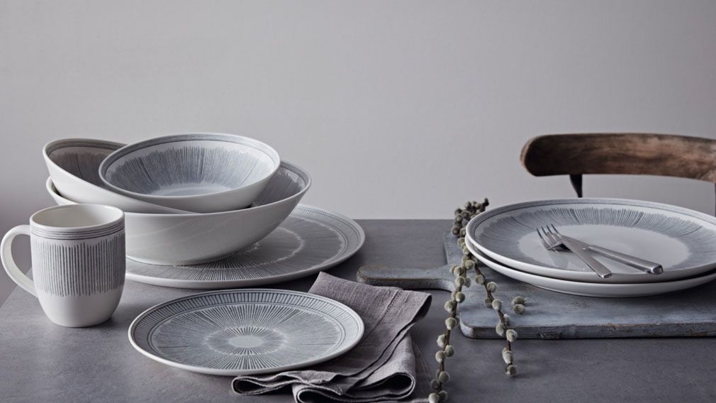 Charcoal Grey Lines Dish Set