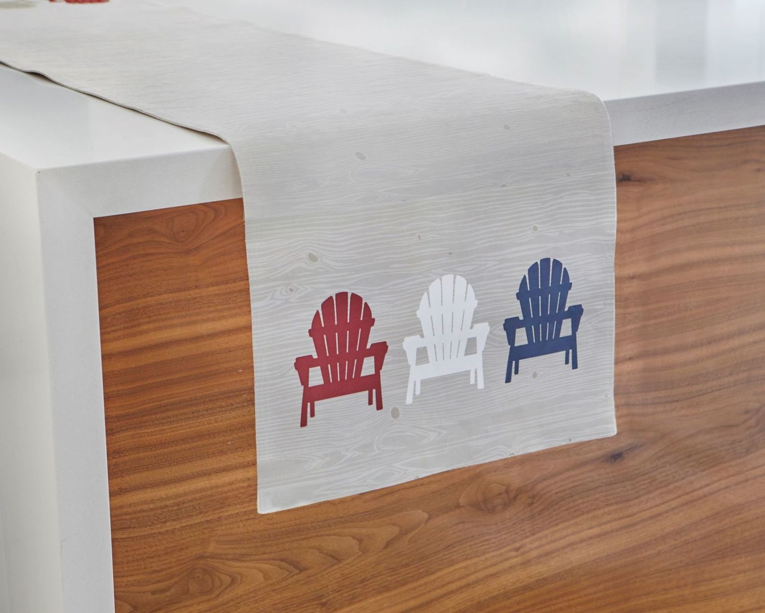 Muskoka Chair , Size: Table Runner