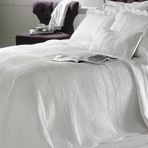 Tina Quilt - White Queen