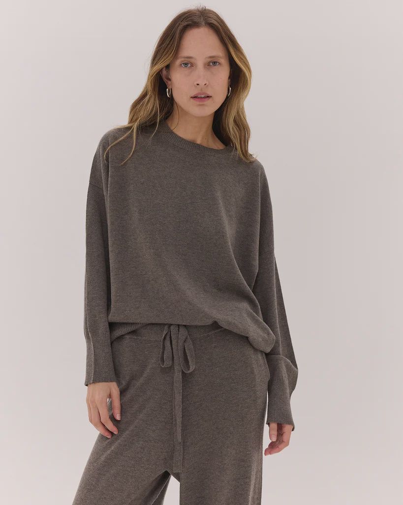 The Travel Crew Sweater - Squirrel