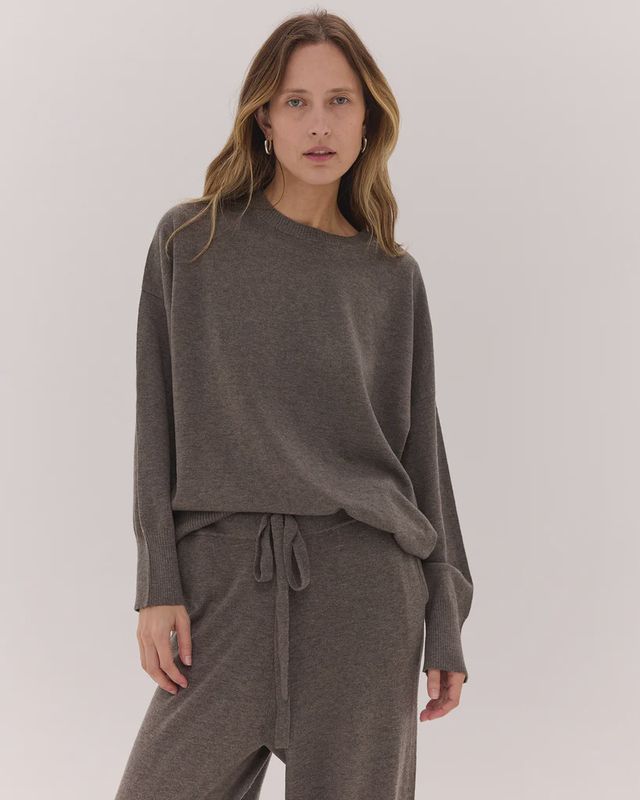 The Travel Crew Sweater - Squirrel
