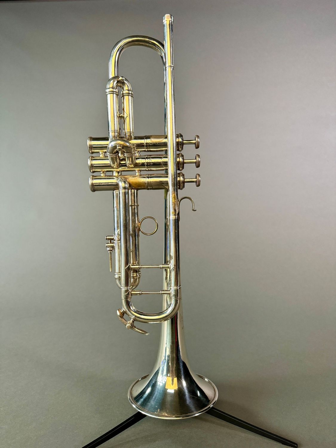 4桁 Bach Stradivarius New Yorkビンテージトランペット 4桁 Bach