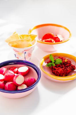 Bowl Joana,Val Pottery, Geel- Roze