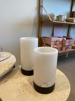 Albast lamp Otis, zwarte houten voet, klein